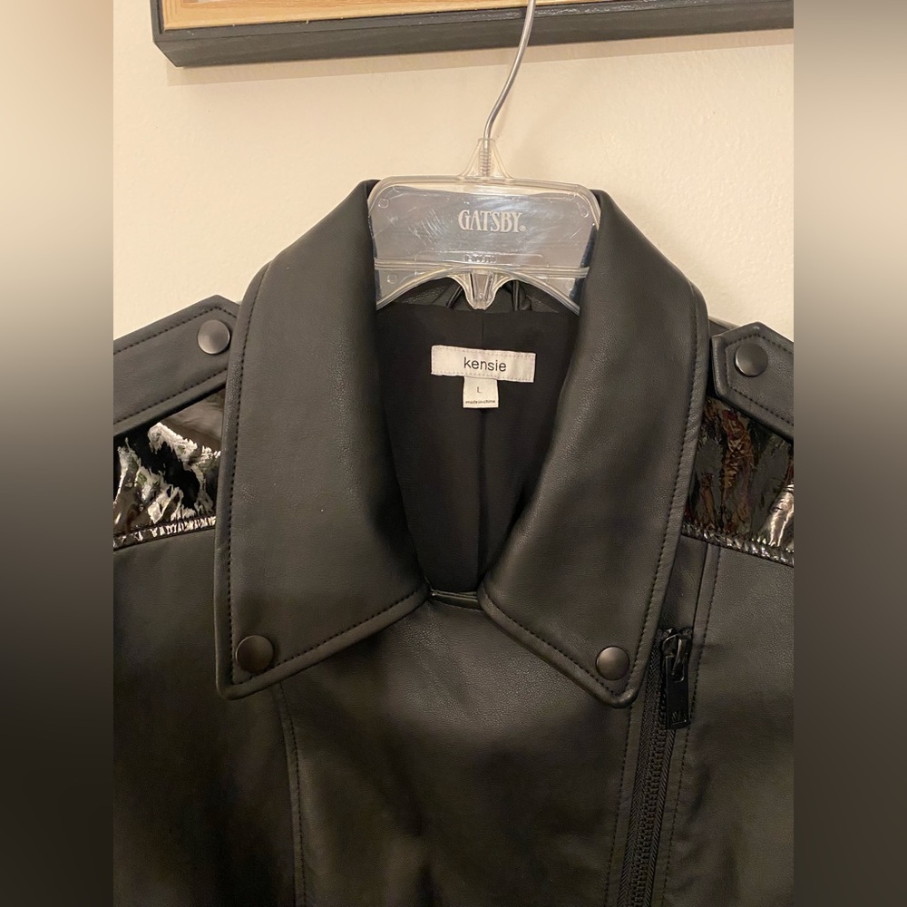 Black Jacket - Picture 6 of 13